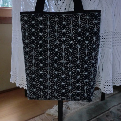 一点物の手作り青のバッグは和の布の良さを感じられるお品 一点物の手作り青のバッグは和の布の良さを感じられる