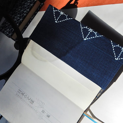 ブック　カバー:文庫本用(新書用有り）　　正藍染布　刺し子  （八角井桁） 3枚目の画像
