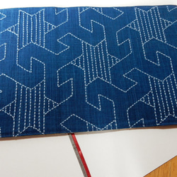 ブック　カバー　　文庫本用　　正藍染布　刺し子  （組み合わせ亀甲） 3枚目の画像
