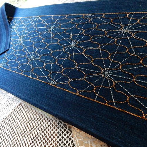 刺し子 テーブルランナー (正藍染め、網文、麻の葉の重ね