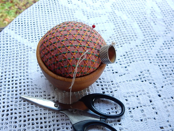 お裁縫道具　刺し子　針山　ゴマ100％　ピンクシヨン、　（ボールの器） 3枚目の画像