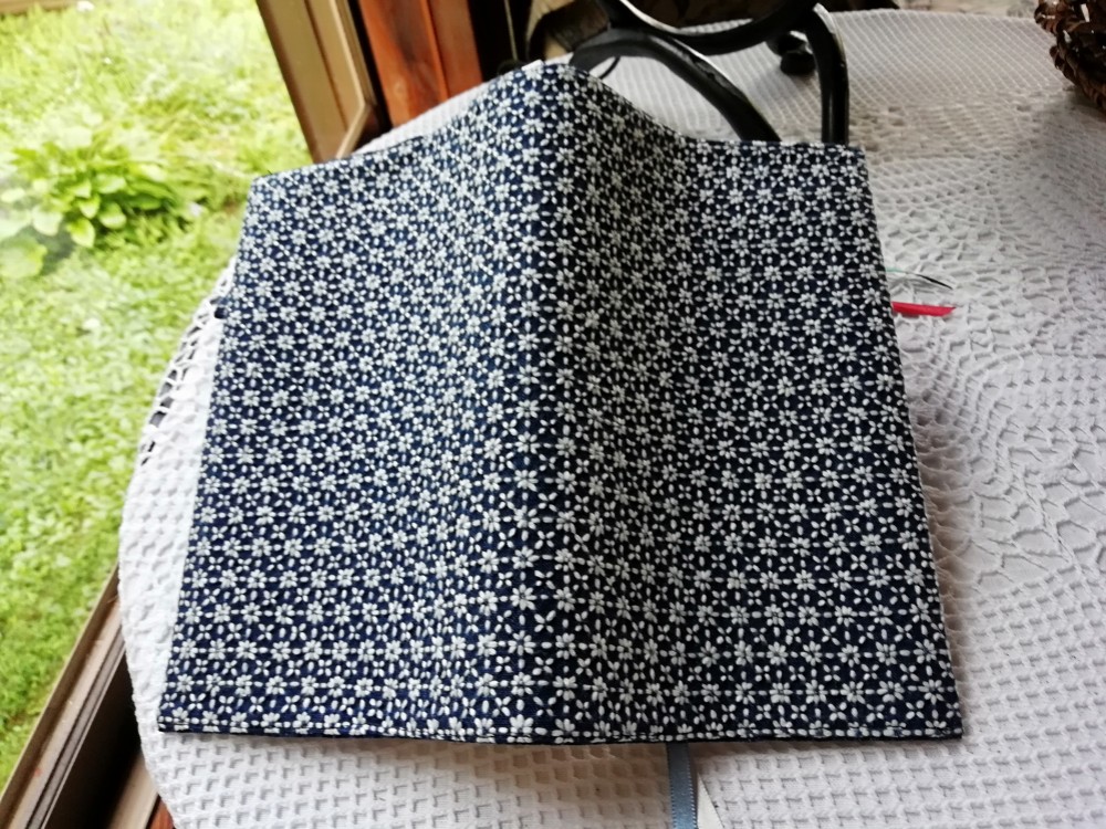 ブックカバー（新書用)　　刺し子　正藍染布　花刺しブックカバー