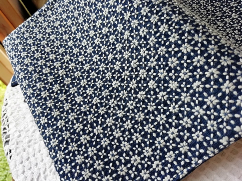 ブックカバー（新書用)　　刺し子　正藍染布　花刺し