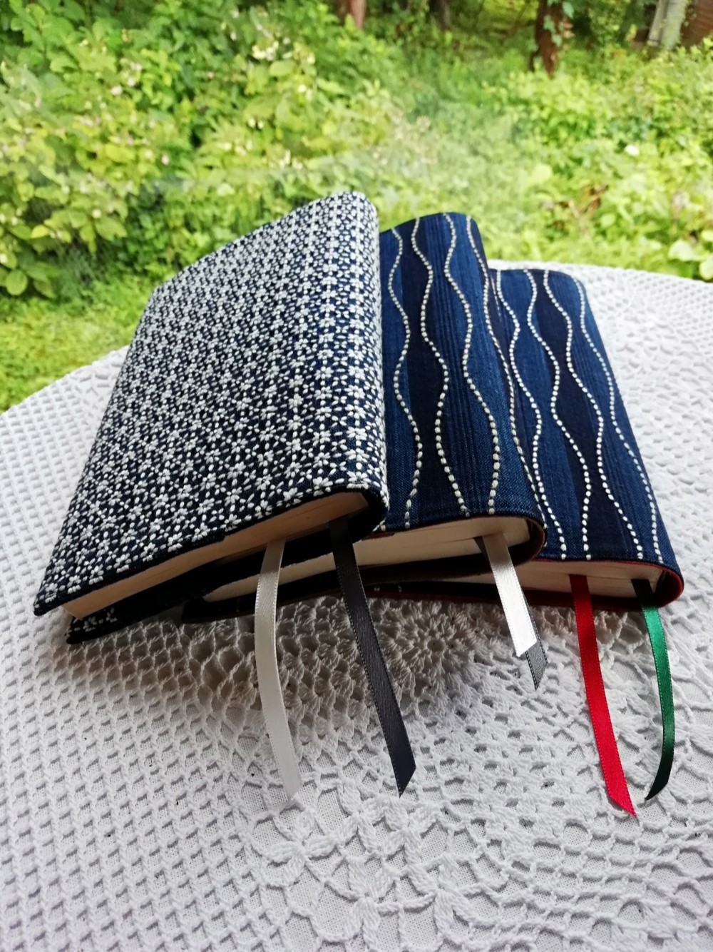 ブックカバー（新書用)　　刺し子　正藍染布　花刺し