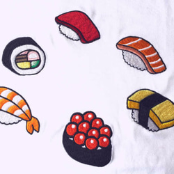 お寿司デザインの刺繍Tシャツ 2枚目の画像