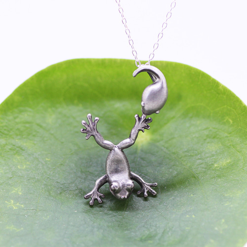 カエルの子はカエルのシルバーペンダント ネックレス・ペンダント