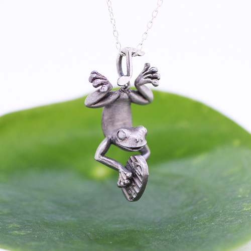 無事カエルのシルバーペンダント/カエル号に乗って ネックレス  