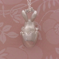 破蛋而出的兔子 純銀造型墜飾 第2張的照片