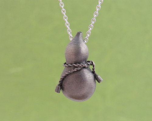 ご予約品・瓢箪・・・からの駒（根付） ネックレス・ペンダント