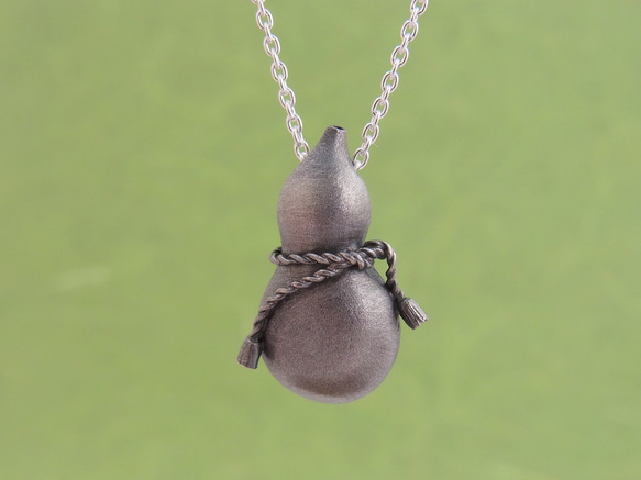 ご予約品・瓢箪・・・からの駒（根付） ネックレス・ペンダント