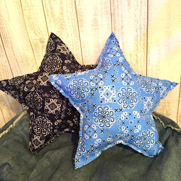 バンダナ柄星クッション☆ネイビー 2枚目の画像