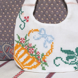 GOOSE BERRY  ポーランド手刺繍のスタイ 3枚目の画像