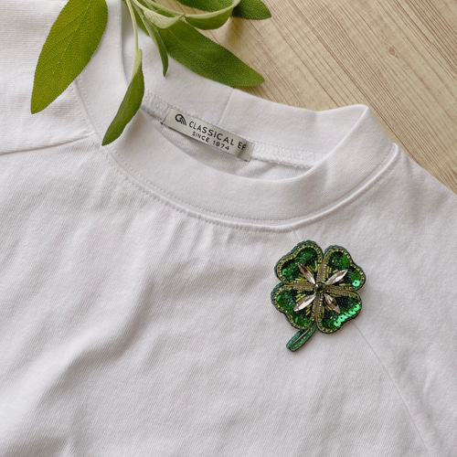 受注製作＊ビーズ刺繍ブローチ【四つ葉のクローバー/グリーン