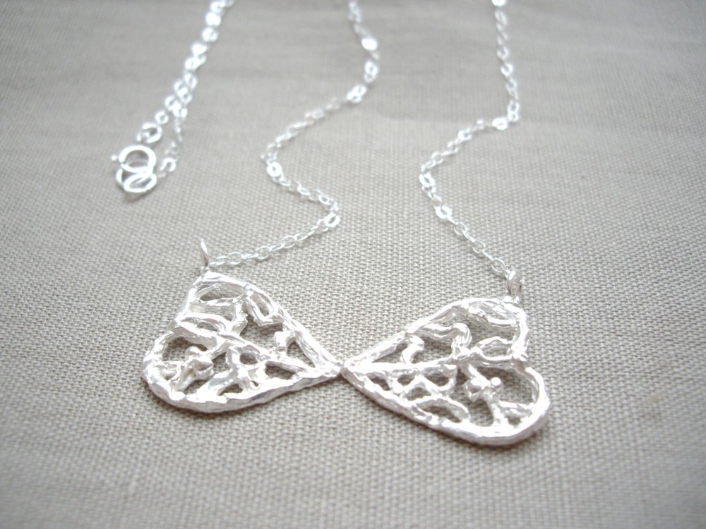とろけるようなレーシーハートのリボンネックレス  オリジナルキャスト　チェーンネックレス