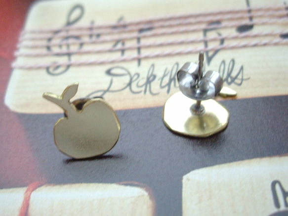 整個蘋果小號黃銅耳釘手術鋼針 第4張的照片