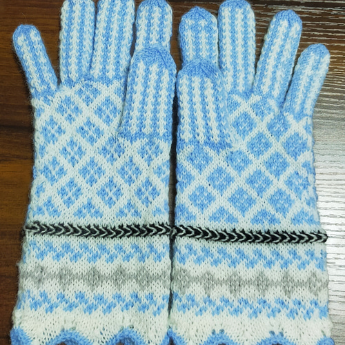 ラトビア 手編みの手袋