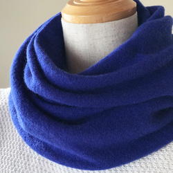 温度を纏う 純カシミヤのふわふわねじりスヌード  Blue 4枚目の画像