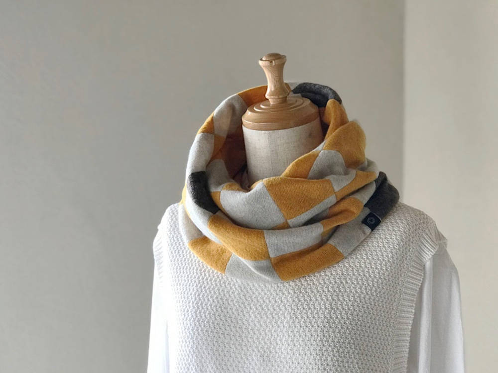 純カシミヤふんわり -ICHIMATSU- スヌード マスタード茶系市松柄・裏マスタード無地