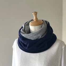 Pure Cashmere Twist Reversible Snood Triad 灰色/灰色/海軍藍 第5張的照片