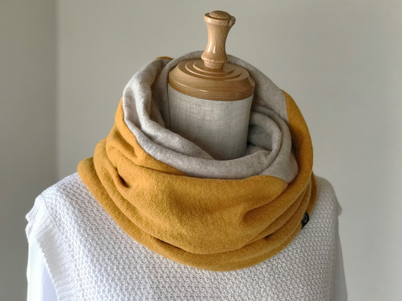 Pure Cashmere Twist Reversible Snood Triad Mustard / L 米色 / N 棕色 第3張的照片