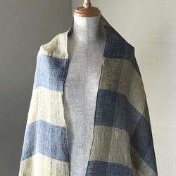 Oshio編織法國亞麻的天然格子紗布披肩 第4張的照片