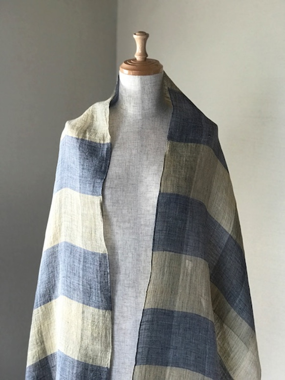 Oshio編織法國亞麻的天然格子紗布披肩 第4張的照片