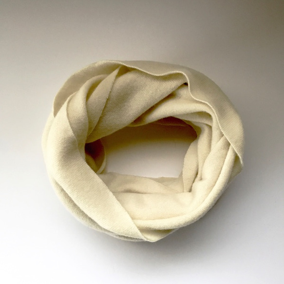蓬鬆·純羊絨的圍巾乳白色 第3張的照片