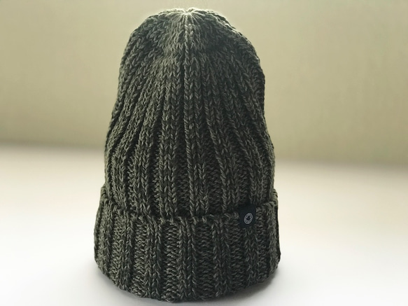 手工橫機製成的低規格針織帽卡其色 第2張的照片