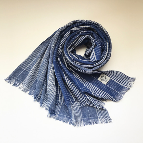 グレンチェック(Blue)のcotton・linenの大判ガーゼストール 2枚目の画像