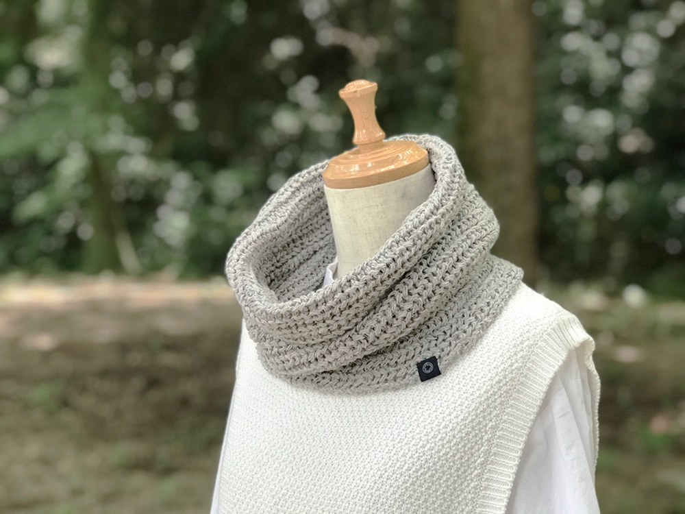 手横編機で作った・美濃和紙糸のスヌード　ベージュ