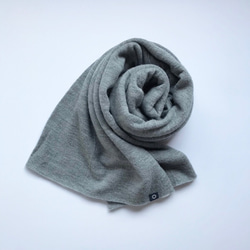 蓬鬆羊毛針織豐滿圍巾灰色 第5張的照片