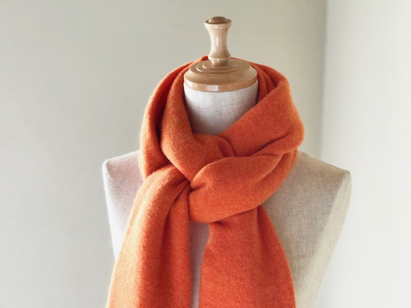 純羊絨蓬鬆圍巾橙色 第3張的照片