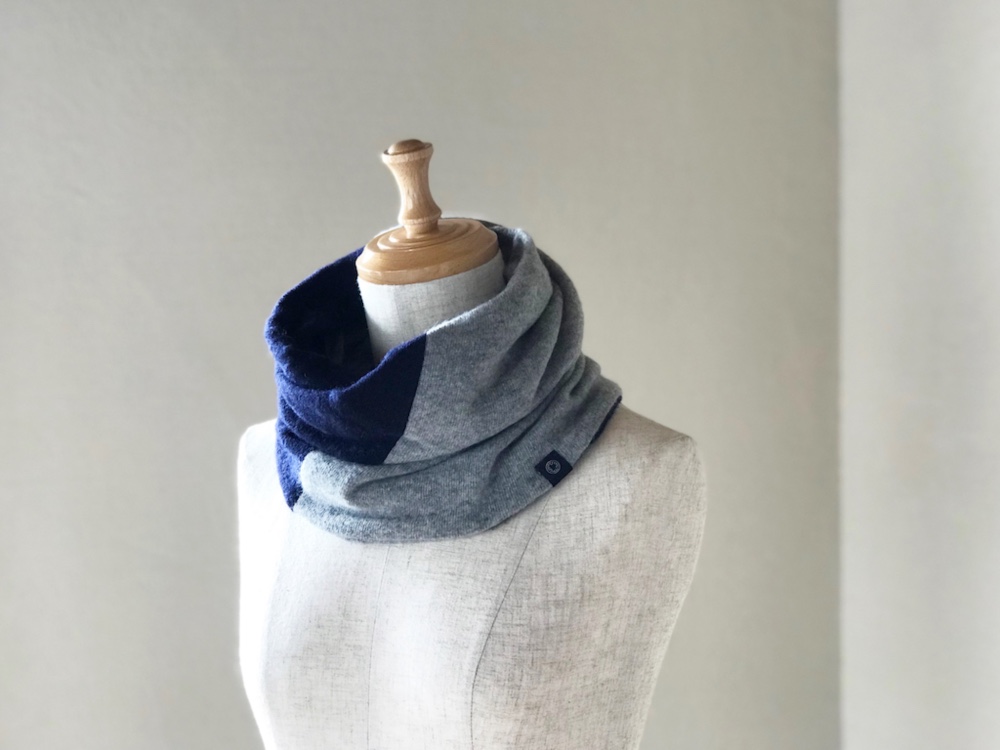 温度を纏う 純カシミヤのふわふわBi-colorねじりスヌード  Gray/Navy