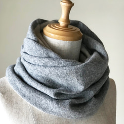 純羊絨蓬鬆可逆麻花圍巾穿著溫度 燕麥色/灰色 第2張的照片