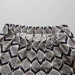 タックギャザースカート ロング　 コットンリネン・ 北欧風フラワー ブラック 5枚目の画像