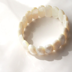 White shell Bracelet 第3張的照片