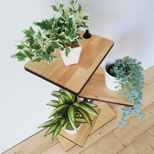 木製 3段シェルフ　ハンドメイド　サイドテーブル　鉢植え台　植木台　ナチュラル棚 フラワースタンド 木製 ガーデンラック 3段 棚 鉢スタンド 多肉