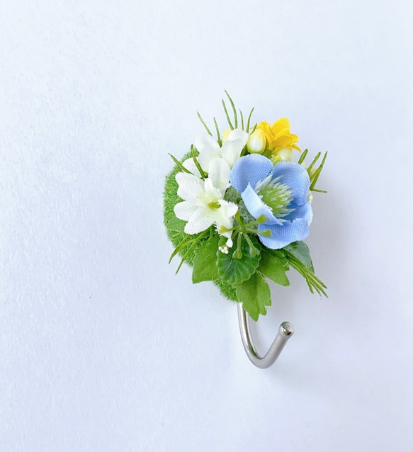 【送料無料】　お花のマグネットフック（水色）　マグネット　アーティフィシャルフラワー　造花　フック　玄関　キッチン 2枚目の画像
