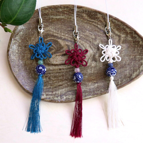 八重菊結びのストラップチャーム 和風 アジアン 紐 結び ビーズ 房