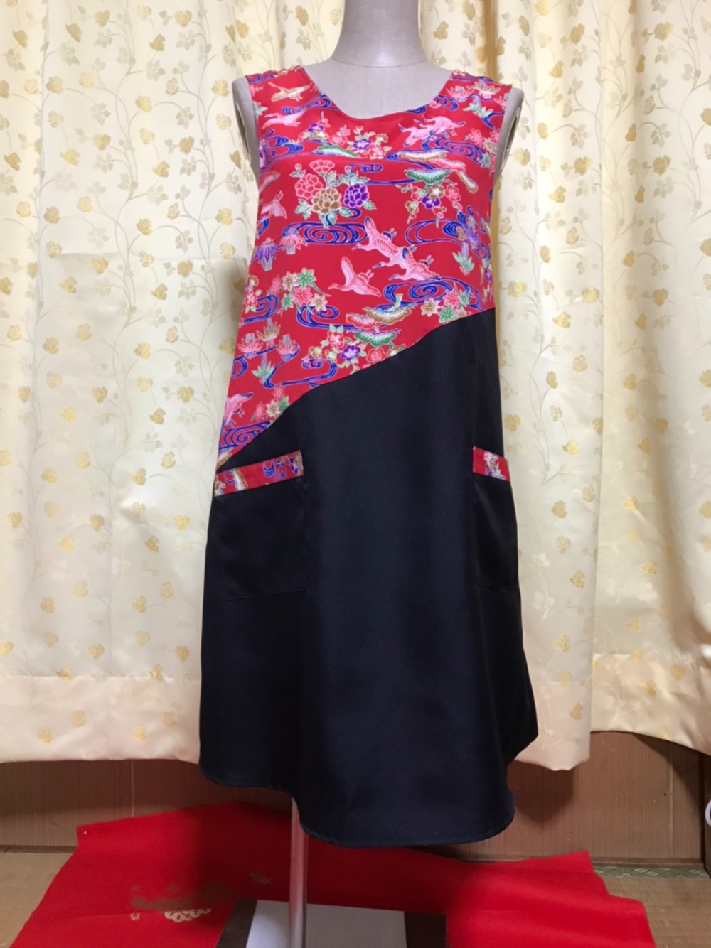 紅型柄プリント　エプロン　（沖縄、琉球、紅型）