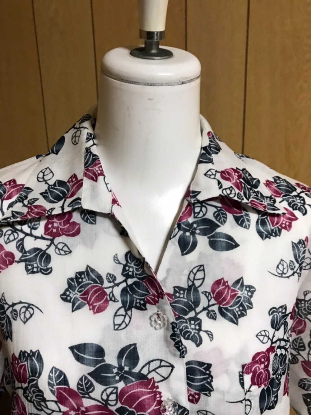 花柄プリント　かりゆしウェア　白地（沖縄、琉球、花柄、アロハ、ブーゲンビレア）