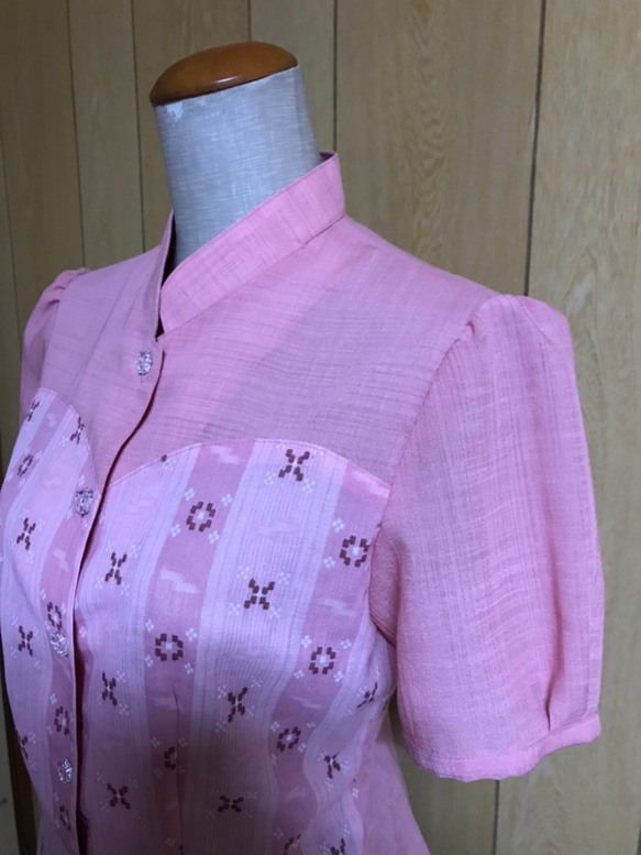 和柄プリント　かりゆしウェア　ピンク　ちょうちん袖　Mサイズ（沖縄、琉球、花柄、アロハ） 1枚目の画像