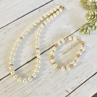コットンパールのネックレスとブレスレットのセット