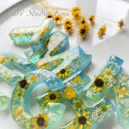 ひまわりのイニシャルチャーム(オーダー) ＊名入れ＊ギフト＊母の日