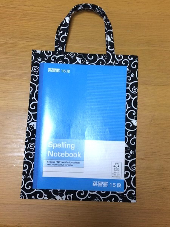 B5エコトート~唐草模様に福猫柄（黒、緑） 6枚目の画像