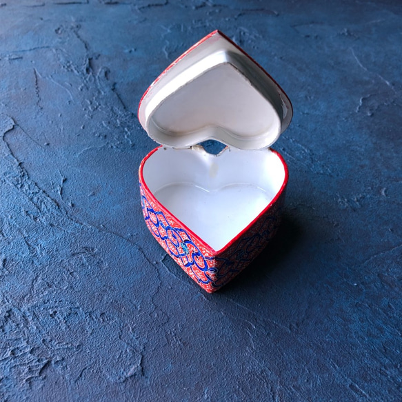 ペルシャのエナメル小箱　ジュエリーケース　ハート型　宝石箱【ミーナーカーリーJ003】 4枚目の画像