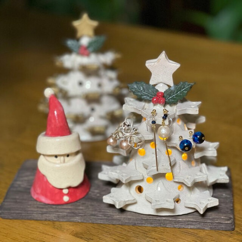 陶器のクリスマスツリーのイヤリング飾り&小さいサンタ&揺らぎのLED