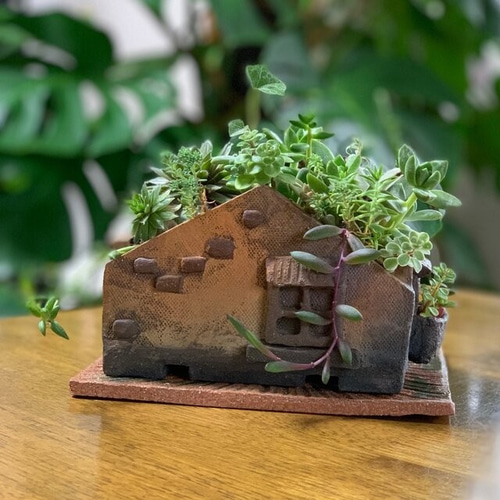 北欧風の田舎に佇む家型植木鉢&四角の陶器皿セット その他置物