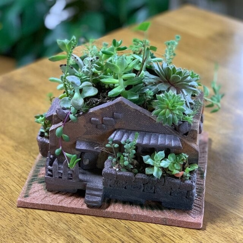 北欧風の田舎に佇む家型植木鉢&四角の陶器皿セット その他置物