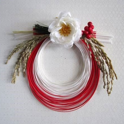 お正月飾り　紅白水引と椿の真ん丸飾り 2枚目の画像